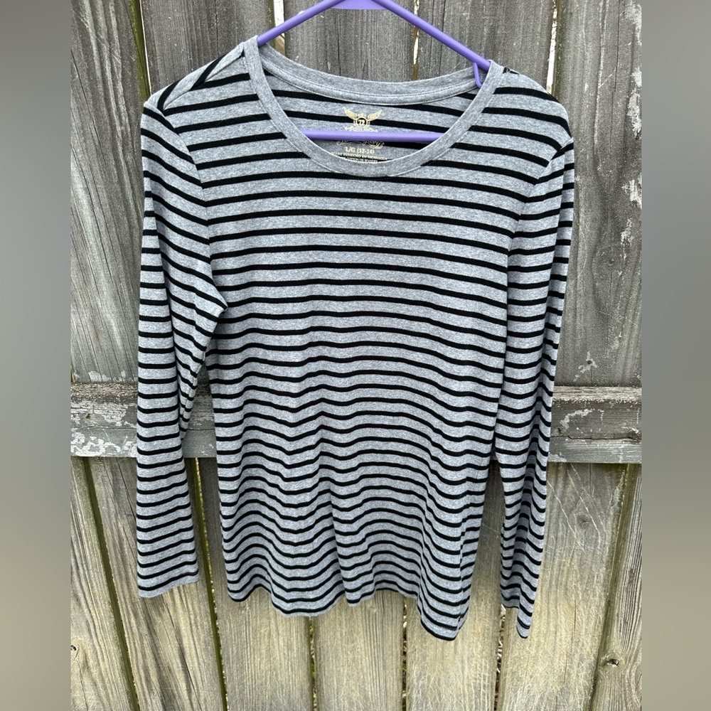 Faded Glory shirt *perfect for bundling*